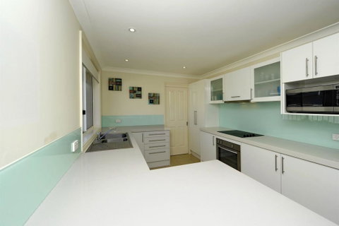 Reef Close, 1/2 - Surfers Gold Coast 0