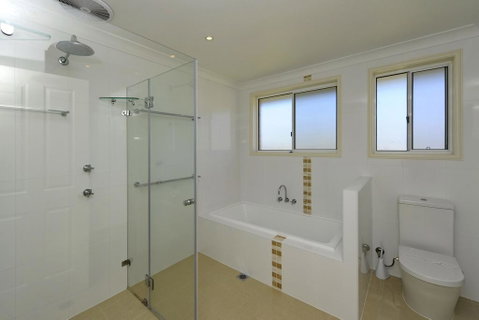 Reef Close, 1/2 - Surfers Gold Coast 1