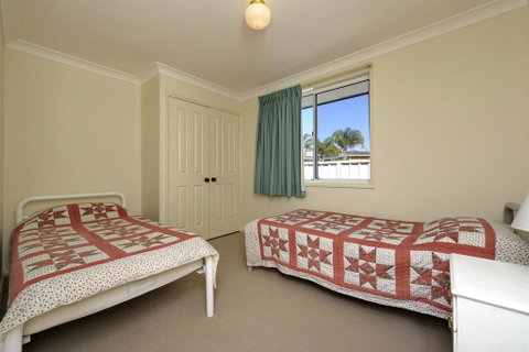 Reef Close, 1/2 - Surfers Gold Coast 2