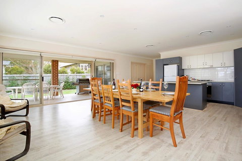 Refresham - Surfers Gold Coast 2