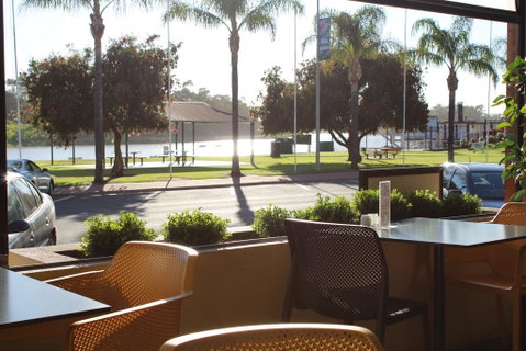 Renmark Hotel Motel - Surfers Gold Coast 3