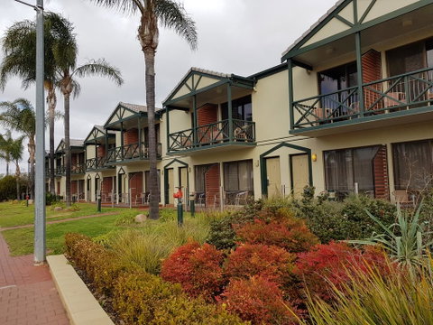 Renmark Hotel Motel - Surfers Gold Coast 0