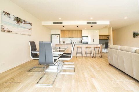 Riverfront Breeze At The Cosmopolitan - Surfers Gold Coast 3