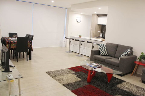 Riverside Apartment Next To Sydney Olympic Park - Surfers Gold Coast 3