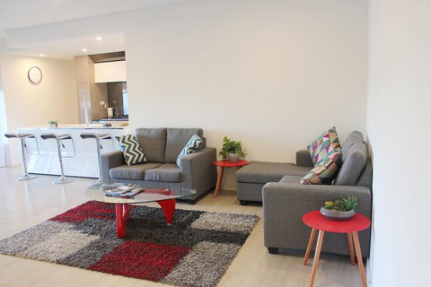 Riverside Apartment Next To Sydney Olympic Park - Surfers Gold Coast 2