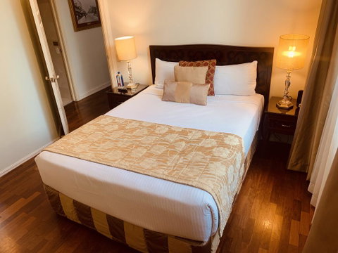 Royal Albert Hotel - Surfers Gold Coast 2