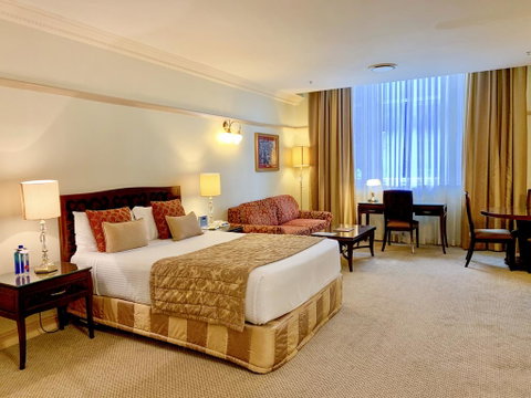 Royal Albert Hotel - Surfers Gold Coast 1