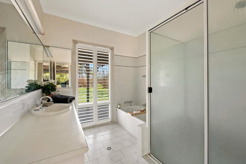 Saleview Estate - Surfers Gold Coast 1