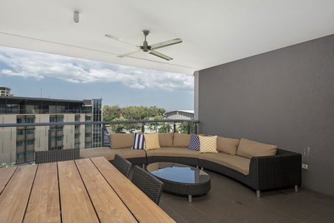 Saltwater Suites - 1,2 & 3 Bed Waterfront Apartments - Surfers Gold Coast 3