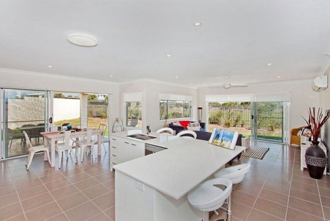 SALTY PAUSE @ BONDI HOUSE - Surfers Gold Coast 1