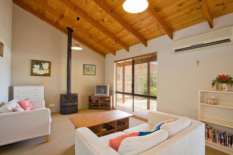 Sandhurst Escape 2-17 - Surfers Gold Coast 0