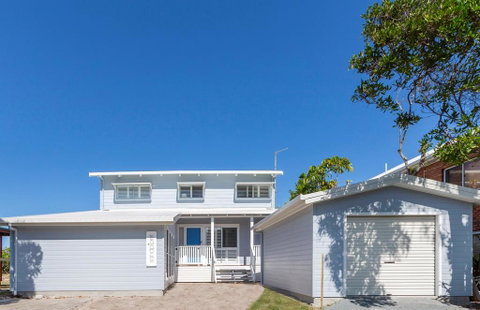 Sandpiper Beach Front House - Surfers Gold Coast 0