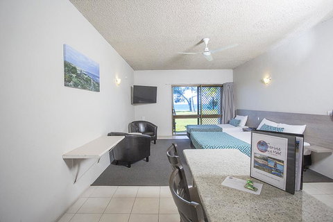 Sarina Beach Motel - Surfers Gold Coast 3