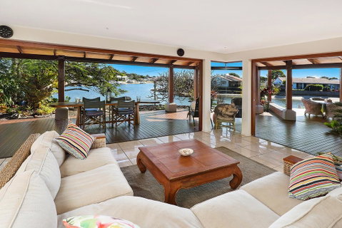 SCHMAN55-WATERFRONT, RESORT-STYLE ENTERTAINER - Surfers Gold Coast 0