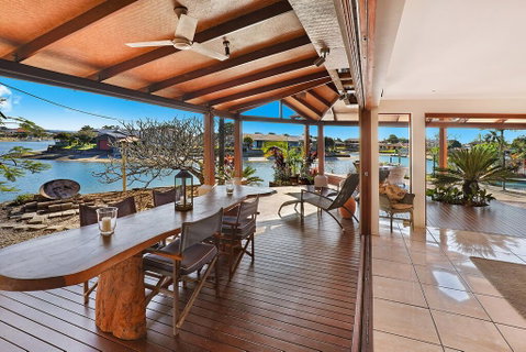 SCHMAN55-WATERFRONT, RESORT-STYLE ENTERTAINER - Surfers Gold Coast 2