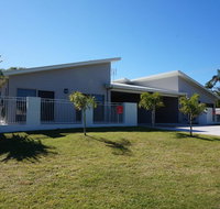 Seadaze 1 - Rainbow Beach Gorgeous unit close to the beach Aircon Pool - Surfers Gold Coast