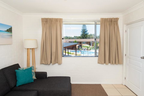 Seaside Holiday Resort - Surfers Gold Coast 2