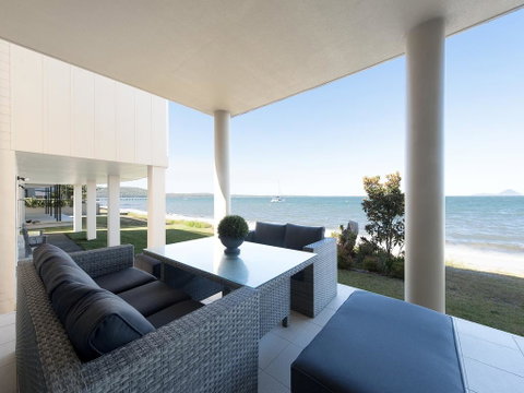Seaside Splendour - Surfers Gold Coast 0