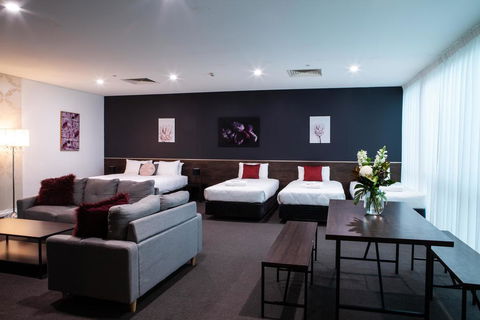 Sfera's Park Suites & Convention Centre - Surfers Gold Coast 2