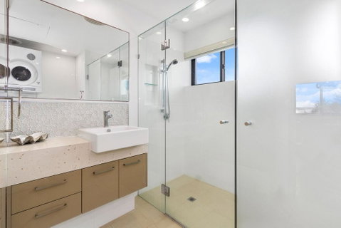 Shoreline Nine Penthouse With Ocean Views - Surfers Gold Coast 2