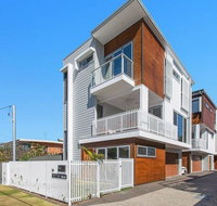 Silica Sands Beach House - Surfers Gold Coast
