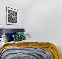 Sleek modern apartment close to everything - Surfers Gold Coast