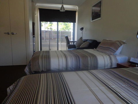 Smart Stayzzz Inns - Surfers Gold Coast 1