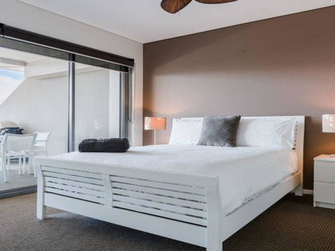 SOLARIS @ Fingal Bay - Surfers Gold Coast 2