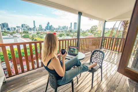Somewhere To Stay Backpackers - Surfers Gold Coast 0