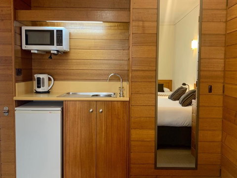 Sovereign Park Motor Inn - Surfers Gold Coast 2