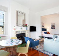 Spacious Studio With Balcony in Inner-City Glebe - Surfers Gold Coast