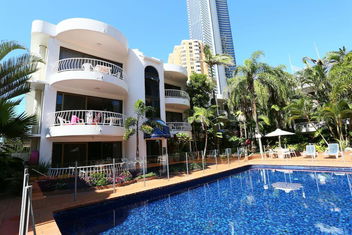 St Tropez Resort with Surfers Gold Coast