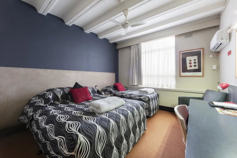 Statesman Hotel - Surfers Gold Coast 1
