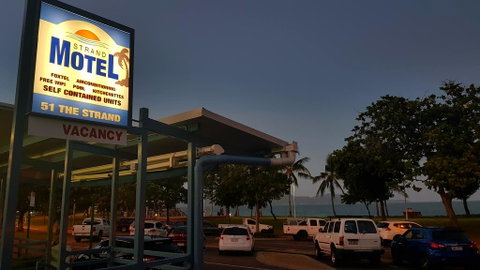 Strand Motel - Surfers Gold Coast 1