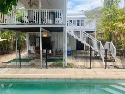 Stranded? Nowhere To Stay? Sanitised Apartment, Sleeps 4, Netflix, Wifi, Pool - Surfers Gold Coast 2