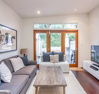 Stunning Townhouse- Quiet Street Close to CBD - Surfers Gold Coast