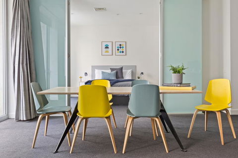 Stunning, Central Huge CBD Pad, Free WiFi, Netflix - Surfers Gold Coast 0