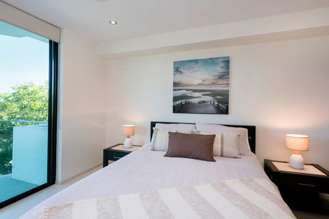 Stylish Beach Side Apartment - Unit 5 - 33 Lorikeet Drive - Surfers Gold Coast 3