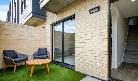 Stylish Townhouse - Surfers Gold Coast 3