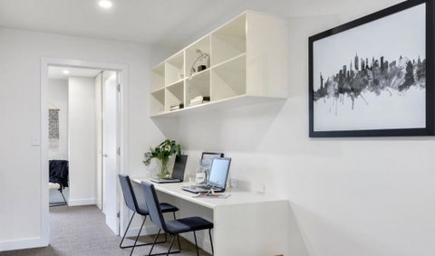 Stylish Townhouse - Surfers Gold Coast 2