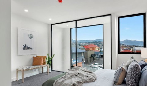 Stylish Townhouse - Surfers Gold Coast 1