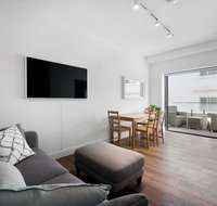 Sunlit 1 Bedroom Apartment right at Bondi Beach - Surfers Gold Coast