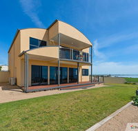 Sunset Cove Beach House - Surfers Gold Coast