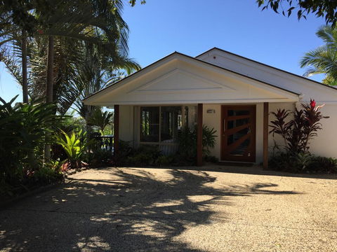 Sunshine Coast Tropical Getaway - Surfers Gold Coast 2