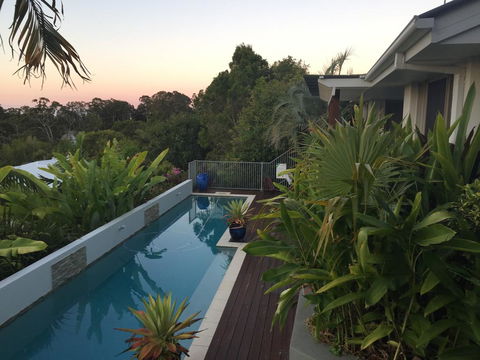 Sunshine Coast Tropical Getaway - Surfers Gold Coast 1