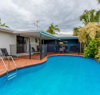 Sunyata Beach House - Rainbow Beach Beachside escape with a pool pet friendly and Wi-Fi - Surfers Gold Coast