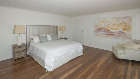 Surfers Ave Retreat Narrawallee - Surfers Gold Coast 1