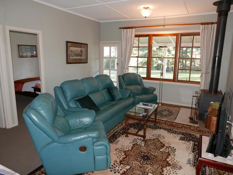 Sutton Forest Cottage - Surfers Gold Coast 2