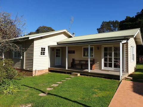 Sutton Forest Cottage - Surfers Gold Coast 0
