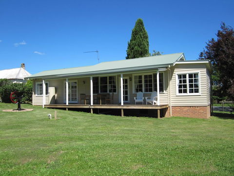 Sutton Forest Cottage - Surfers Gold Coast 3